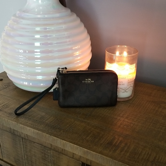 Coach Wristlet - Picture 3 of 9